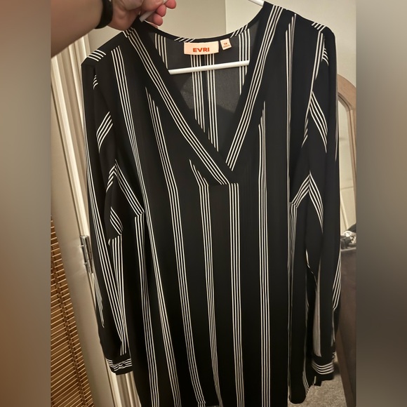 Black and white stripe Women’s Plus top - Picture 1 of 4